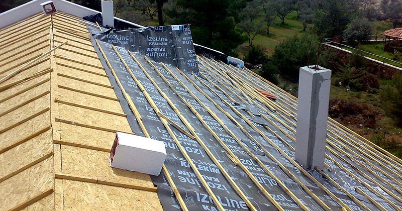 Karaburun EPDM Kauçuk Çatı – OSB üzerine serilmiş nefes alan su yalıtım örtüsü ve çıtalama Karaburun EPDM Kauçuk Çatı – OSB üzerine serilmiş nefes alan su yalıtım örtüsü ve çıtalama